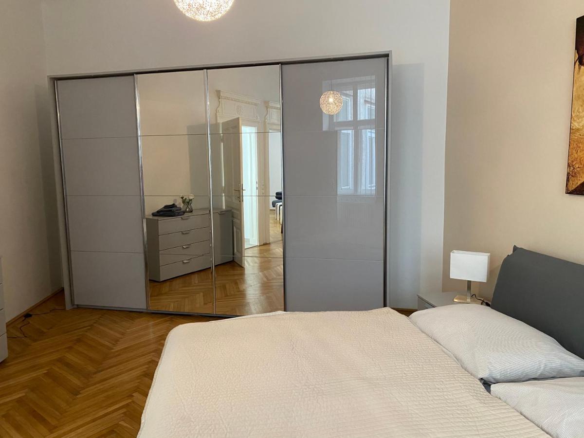 Mq * Wien